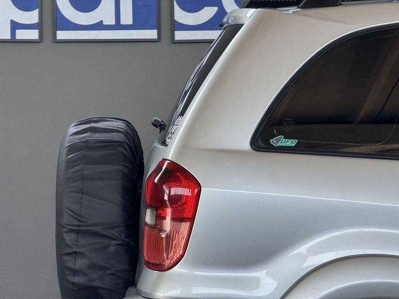 Toyota RAV4 5p 2.0 d-4d 16v ASI KIT RIALZO +4CM LUCI LED PORTAPACCHI