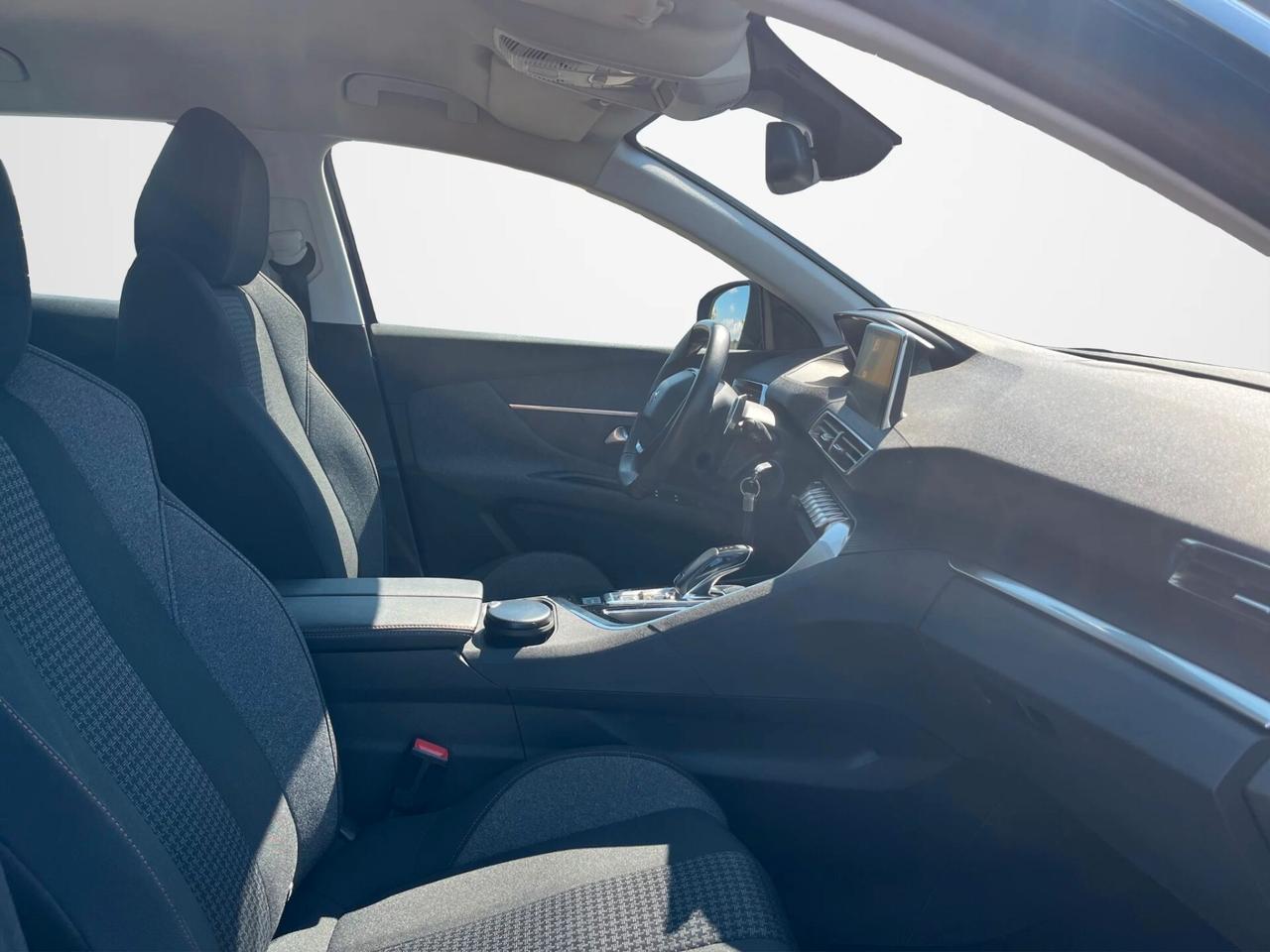 Peugeot 3008 BlueHDi 130 S&S EAT8 Business