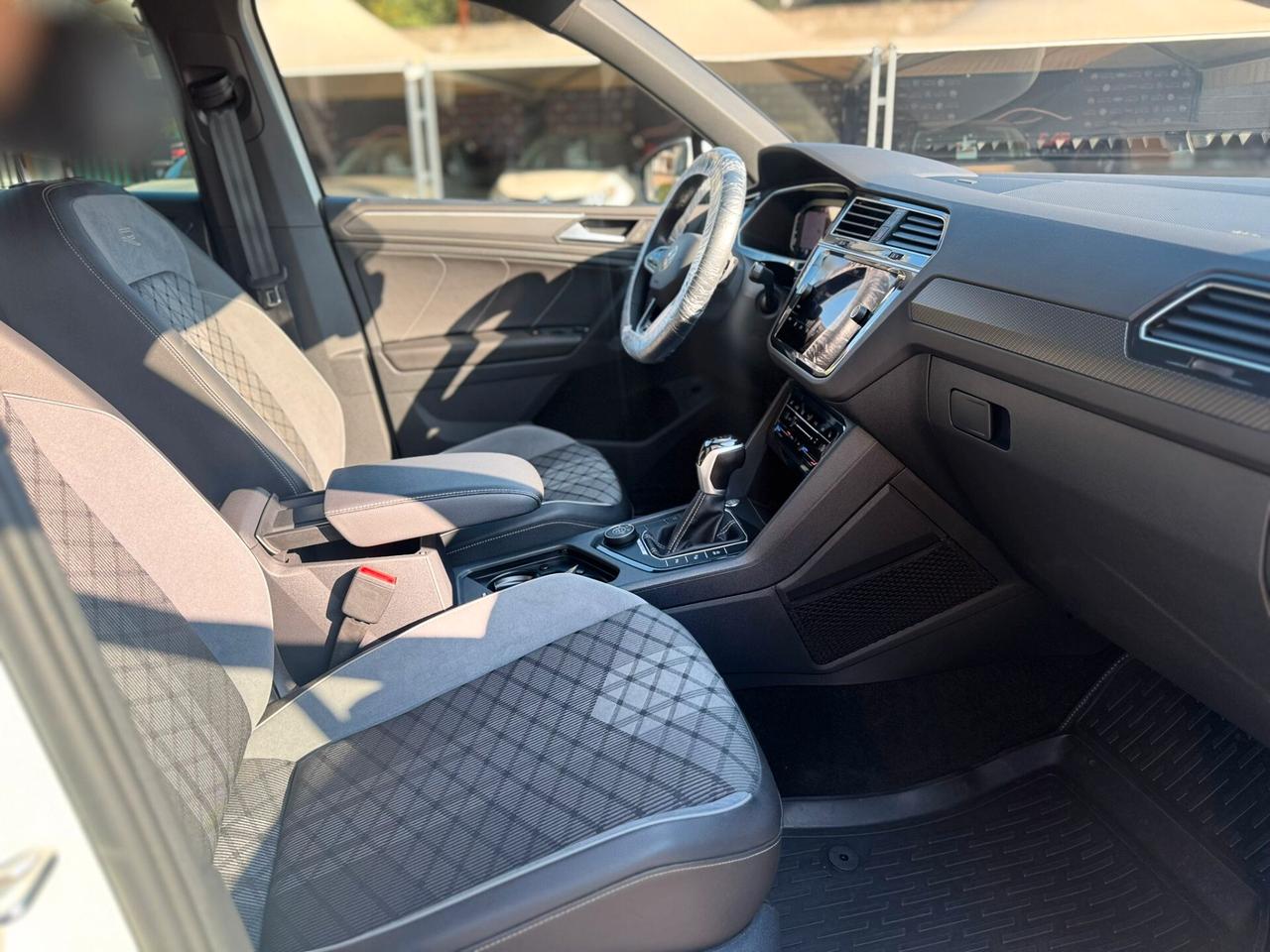 Volkswagen Tiguan R line 2.0 TDI 200 CV SCR DSG 4MOTION R-Line