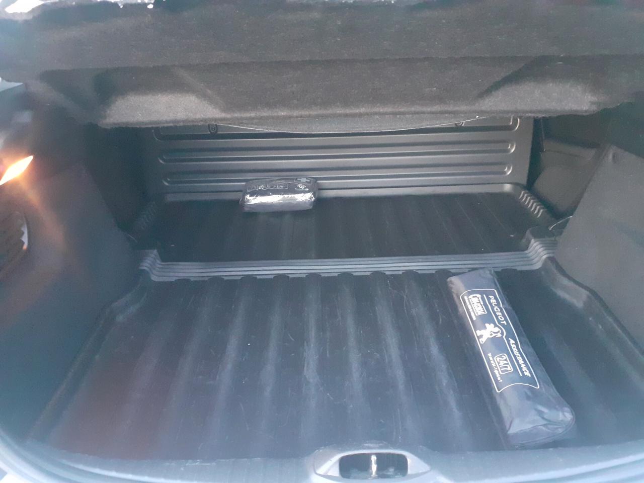 PEEUGEOT 208 AUTOCARRO 2 POSTI