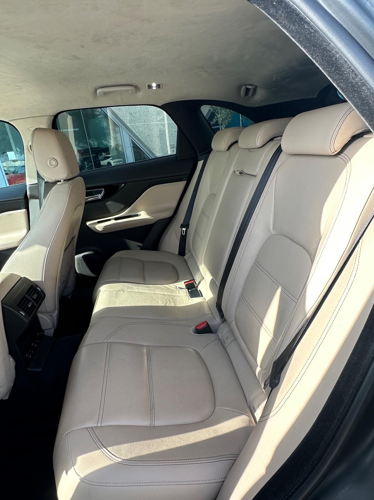 Jaguar F-Pace 2.0d Pure 240cv possibilità noleggio no scoring
