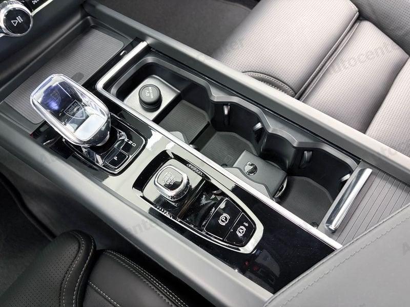 Volvo XC60 T8 PLUG IN ULTRA BLACK EDITION AWD AUT