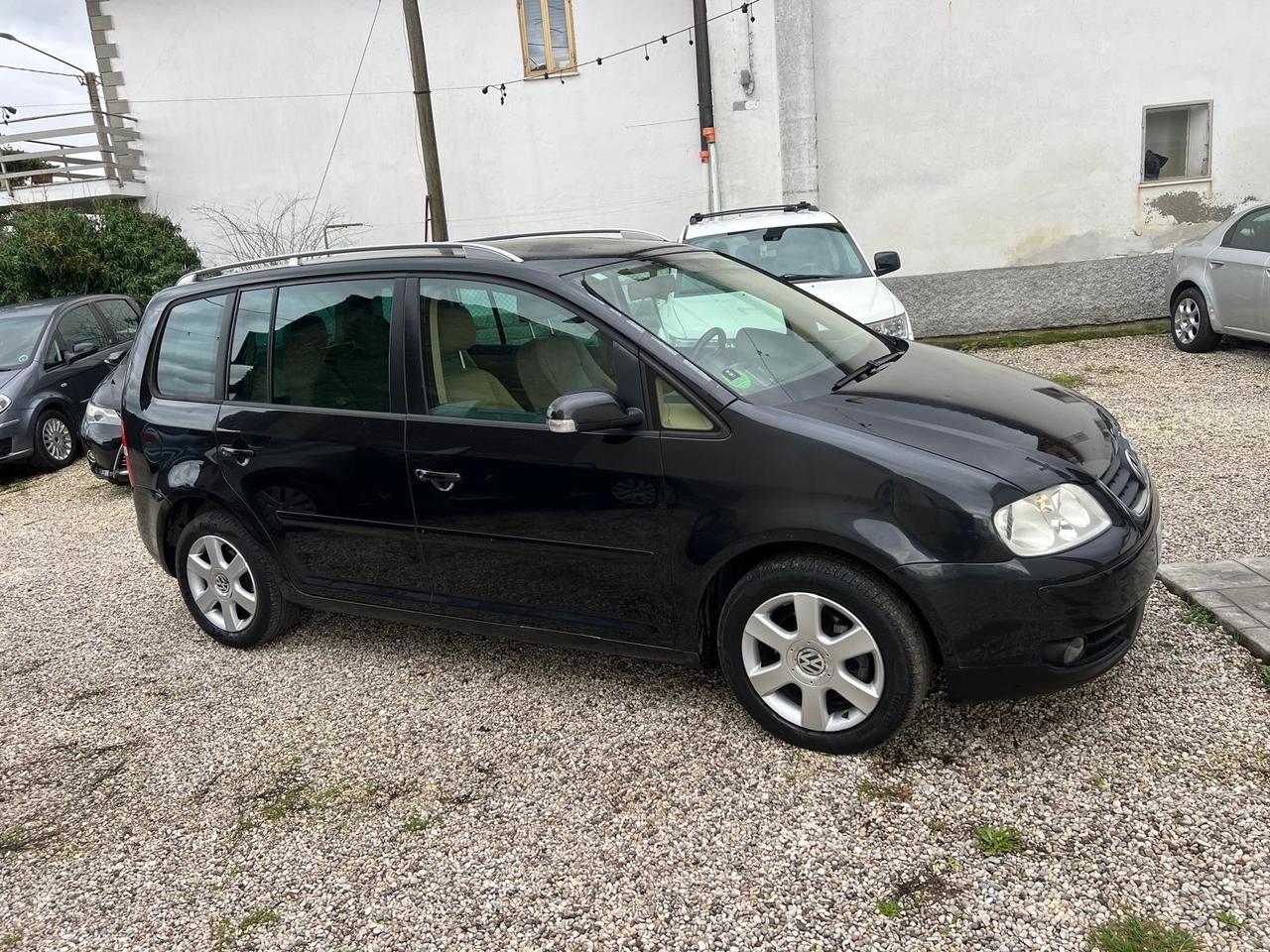 Volkswagen Touran 1.6 16V FSI Highline