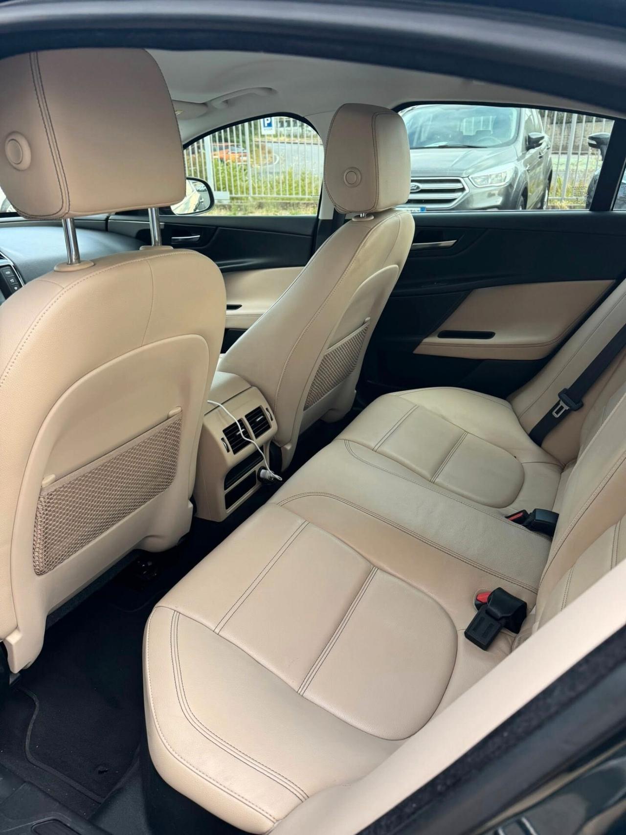 Jaguar XE 2.0 D 180 CV aut. Portfolio
