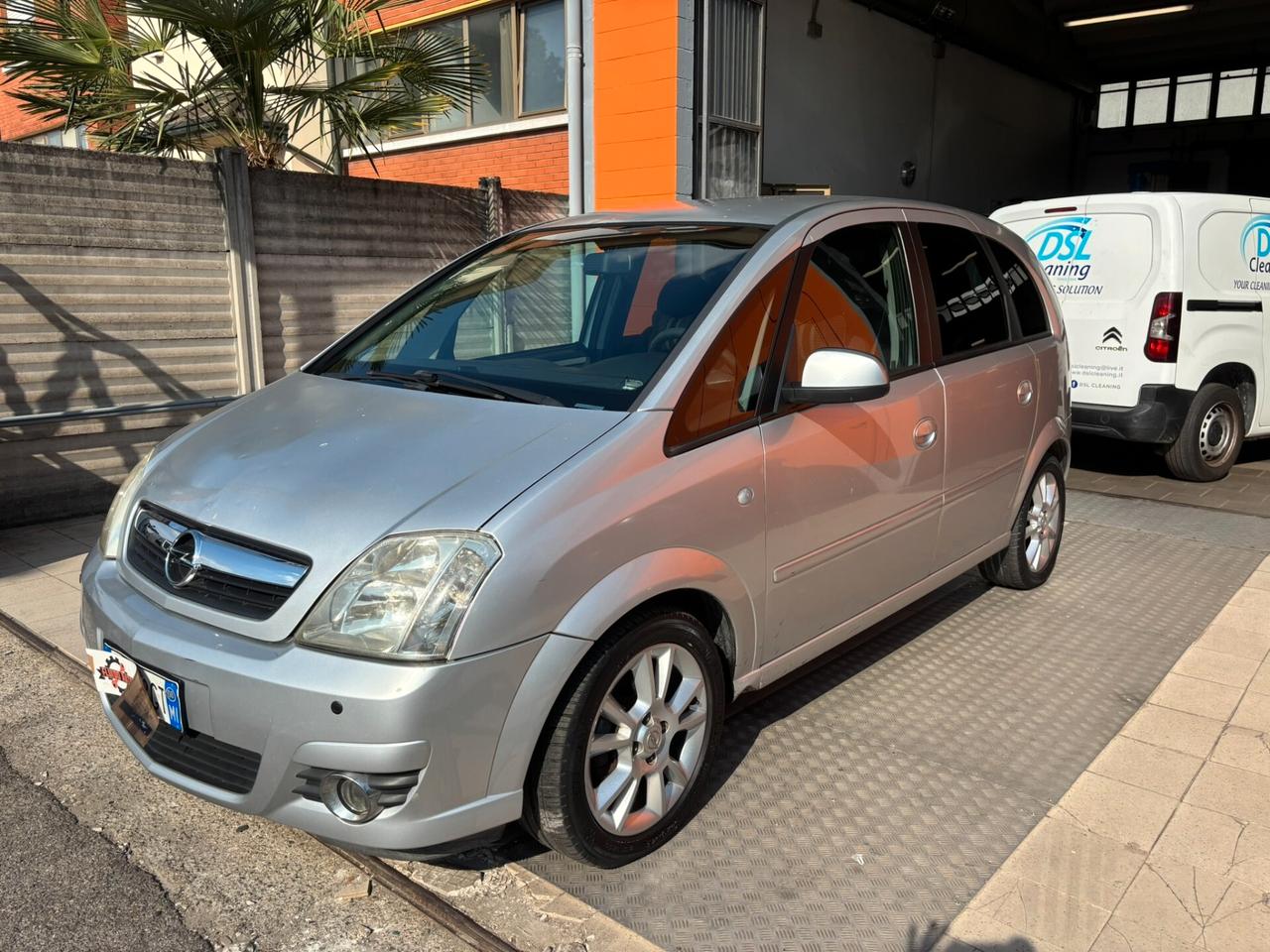 Opel Meriva 1.4 16V Cosmo adatto a neopatentati