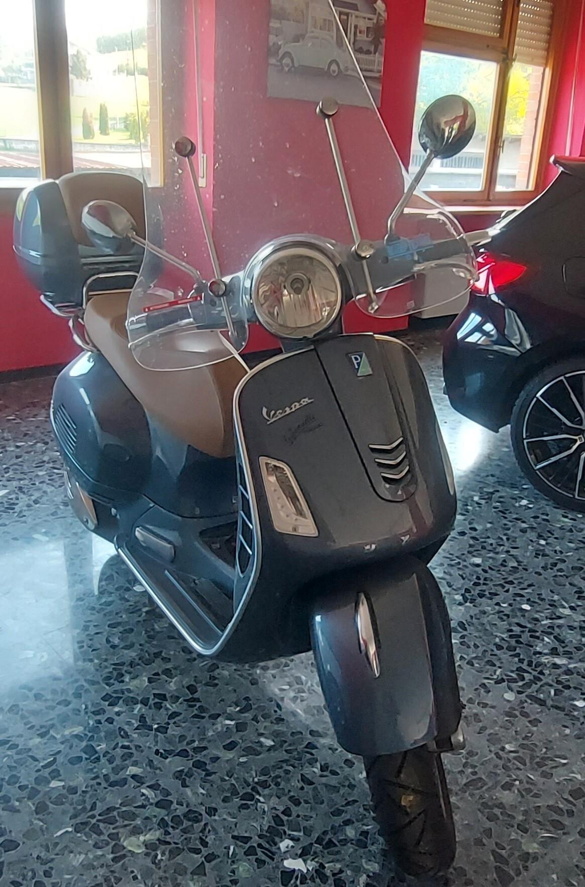 Piaggio Vespa 300 GTS