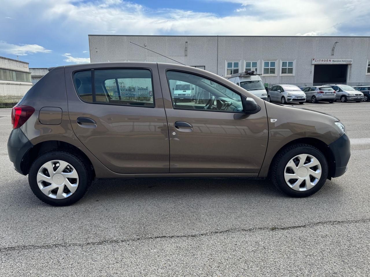 Dacia Sandero 1.0 benzina. km 84.000