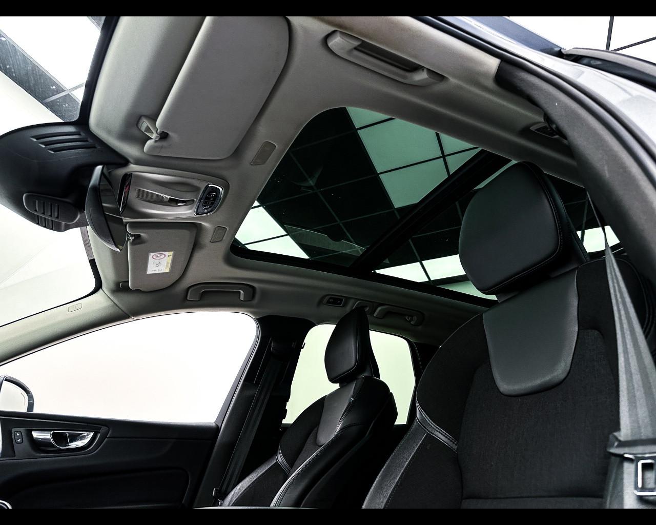 VOLVO XC60 (2017-->) - XC60 T6 Recharge Plug-in Hybrid AWD Inscrip