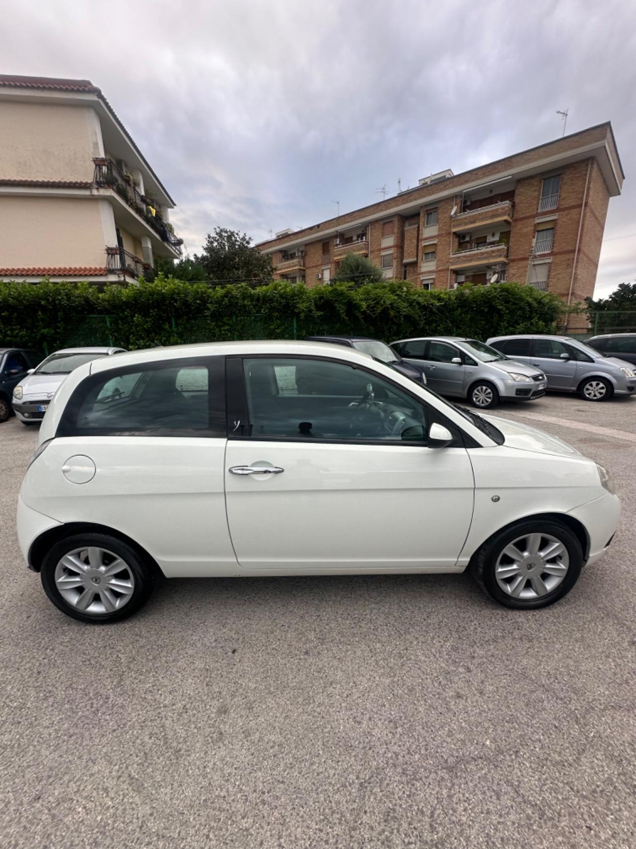 Lancia Ypsilon 1.3 MJT 75 CV Argento