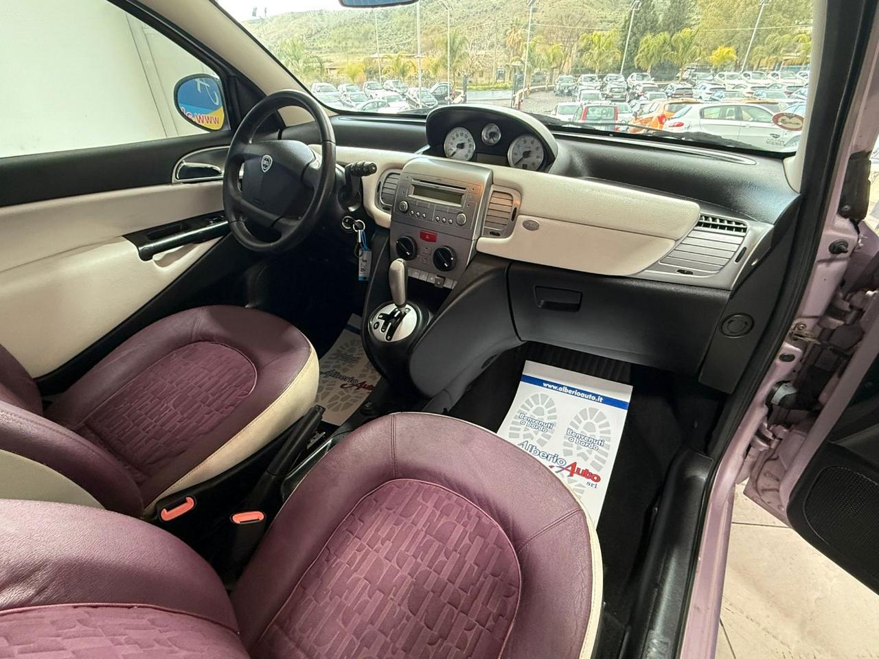 Lancia Ypsilon 1.3 MJT 75 CV Versus