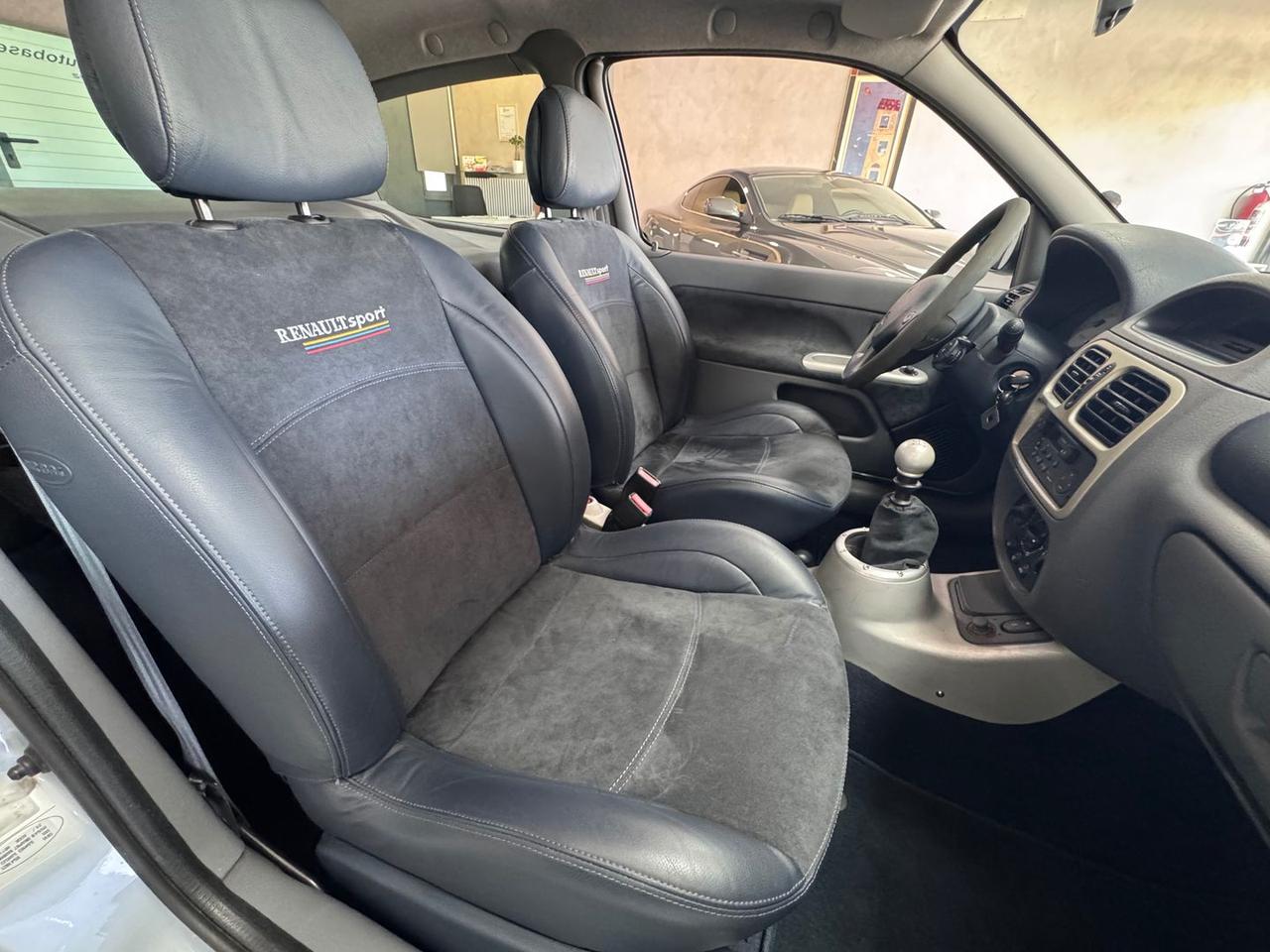 Renault Clio 3.0 V6 24V #6567