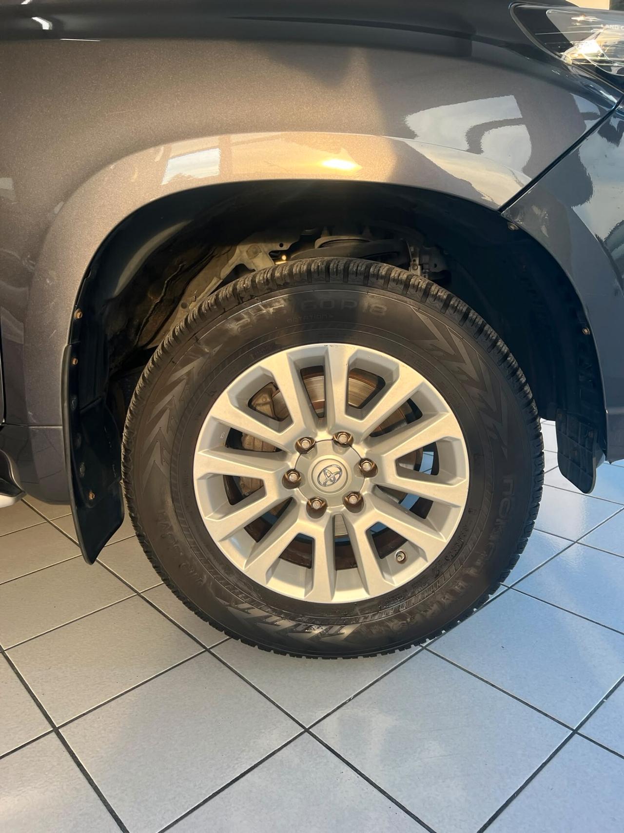 Toyota Land Cruiser 5p 2.8 d-4d Lounge AUTOMATICA + GANCIO TRAINO IVA ESCLUSA
