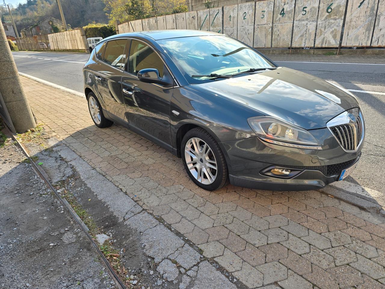 Lancia Delta 1.4 T-Jet 120 CV Platino 127km