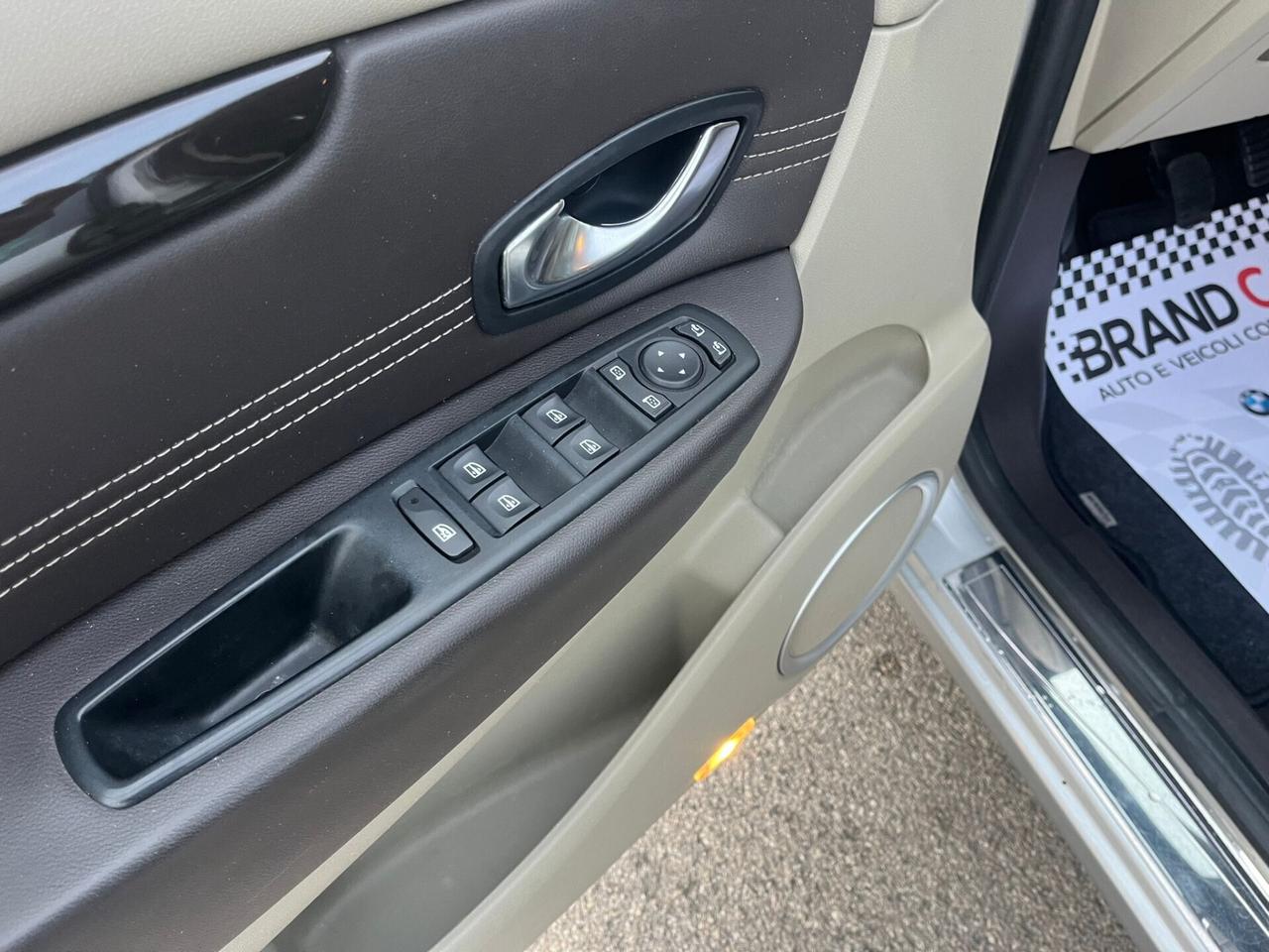 Renault Scenic Scénic X-Mod 1.5 dCi Luxe 2011