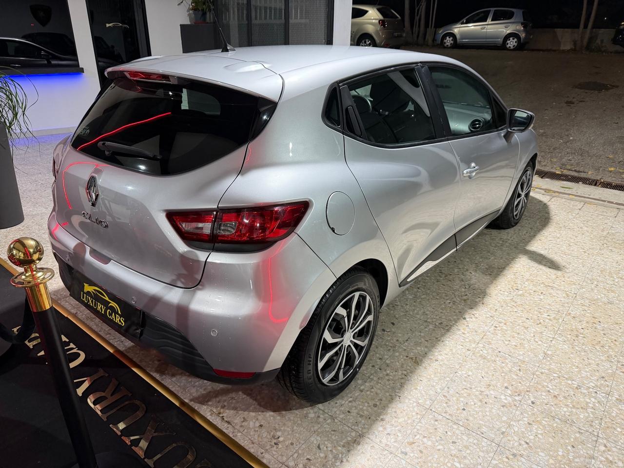 Renault Clio 1.2 75CV 5 porte Neopatentati