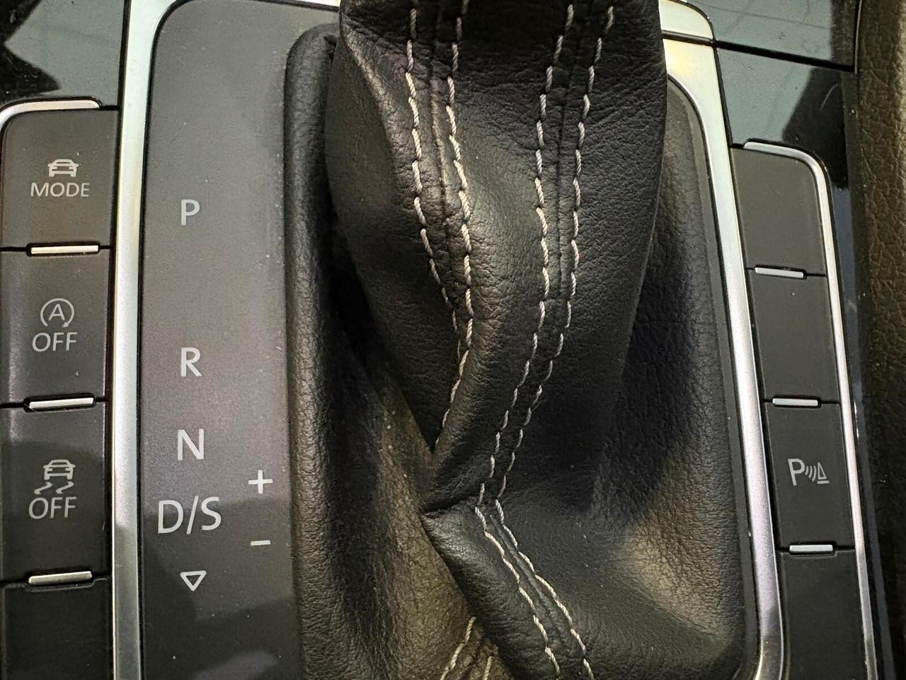 Volkswagen Golf R 2.0 TSI 300 CV DSG 4motion 5p.