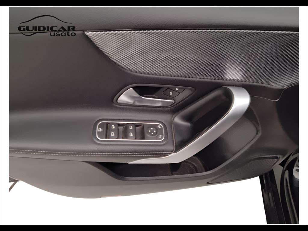Mercedes-Benz Classe A - W177 2018 - A 180 d Sport auto