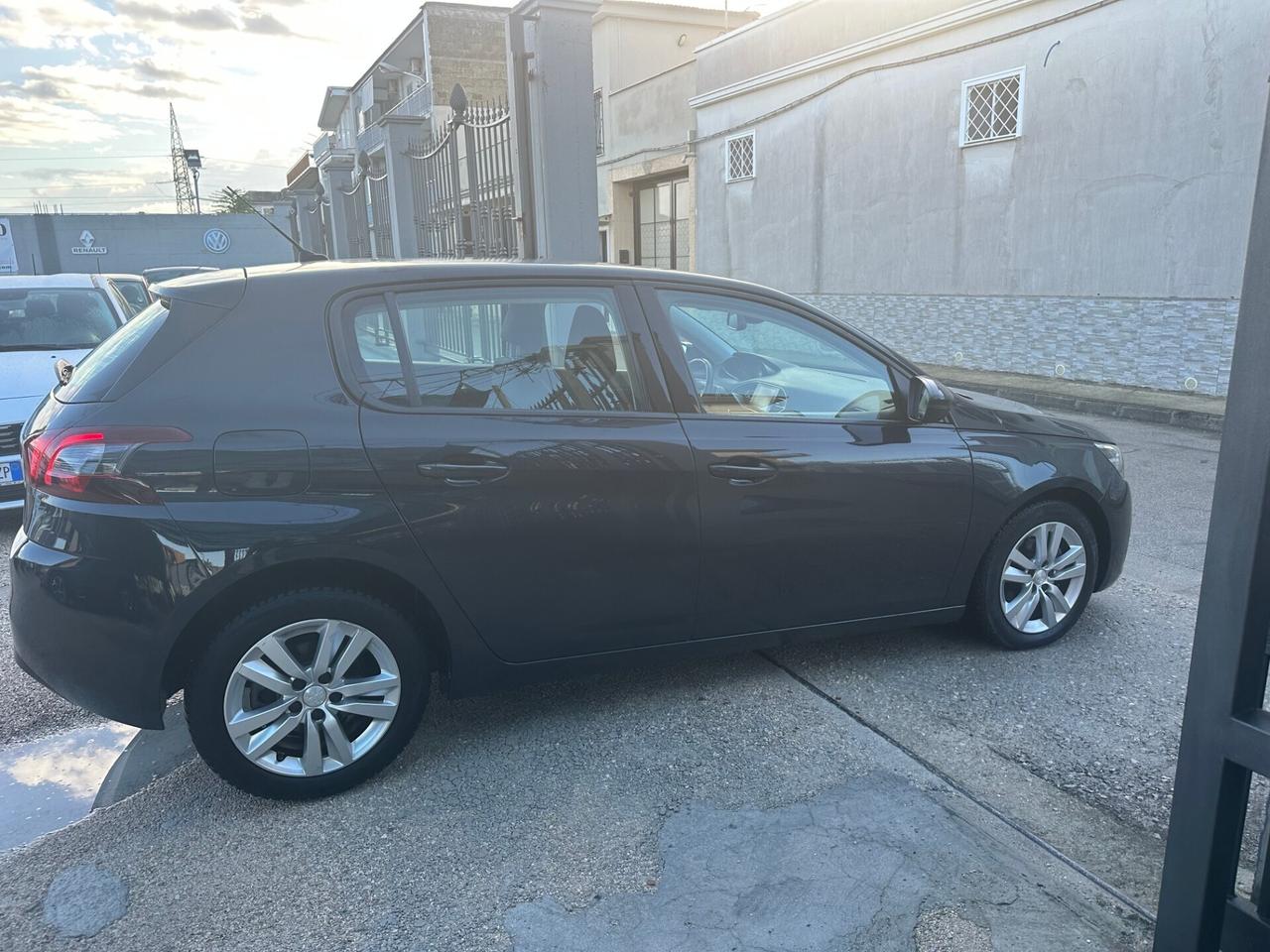 Peugeot 308 BlueHDi 130 EAT8 Allure 2018