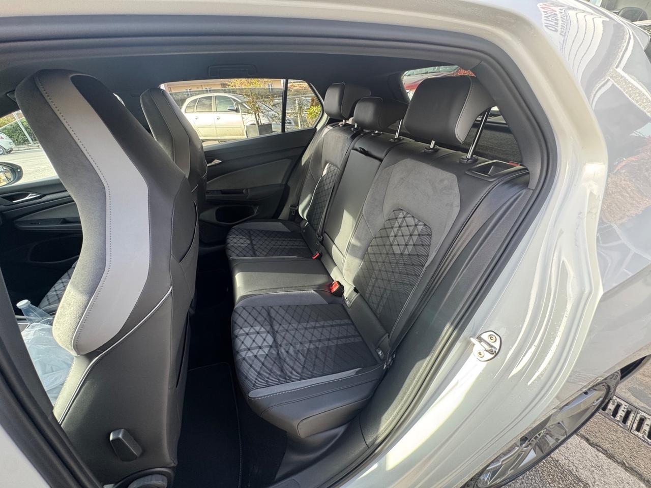 Volkswagen Golf 2.0 TDI 150 CV DSG SCR R-Line