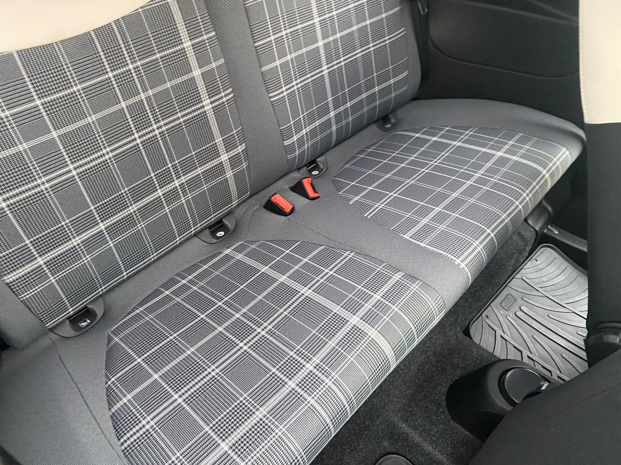 FIAT 500 LOUNGE - KM 32000 - PARI AL NUOVO