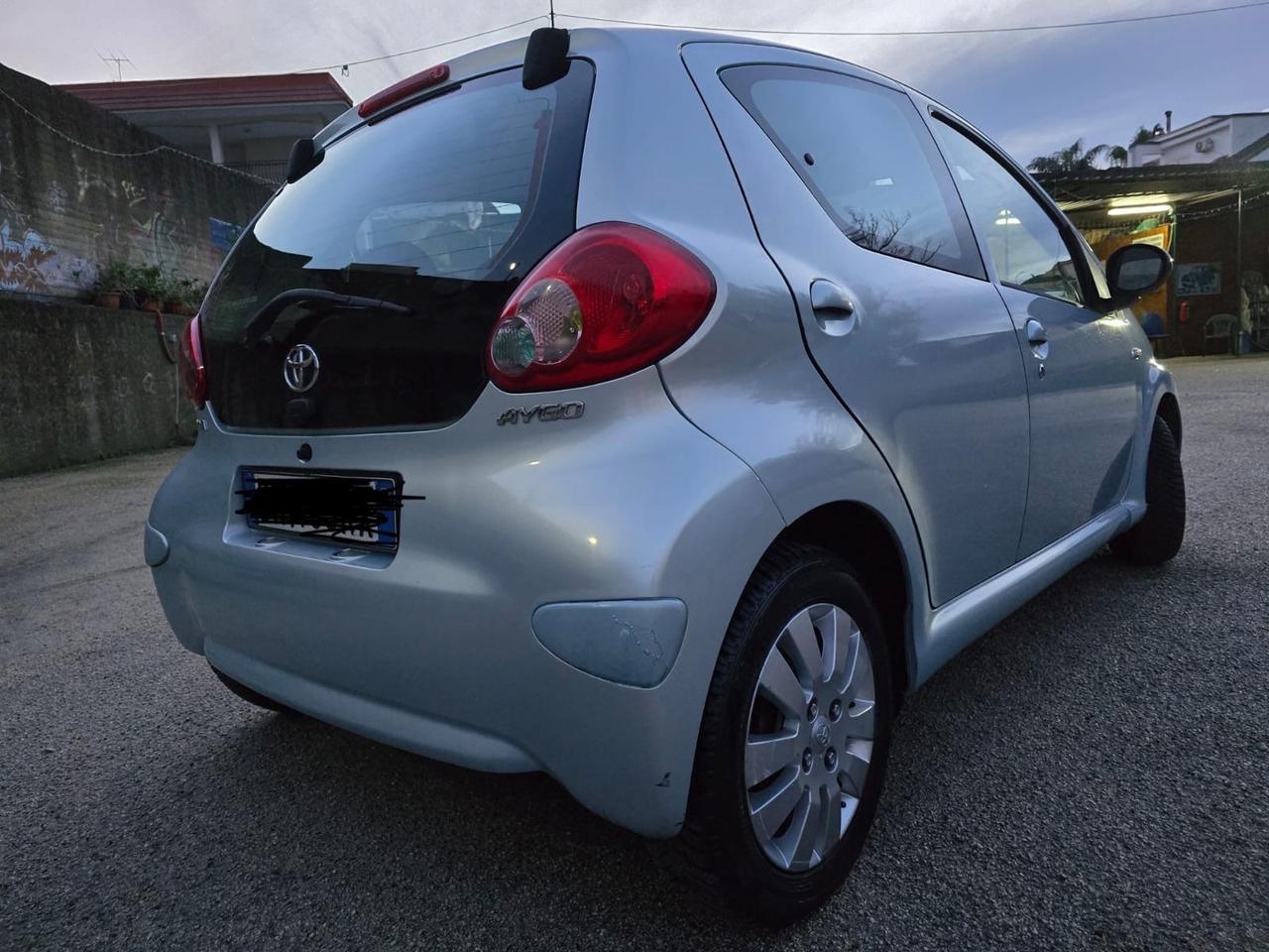 Toyota Aygo 1.0 12V VVT-i 5 porte Sol anno 2008