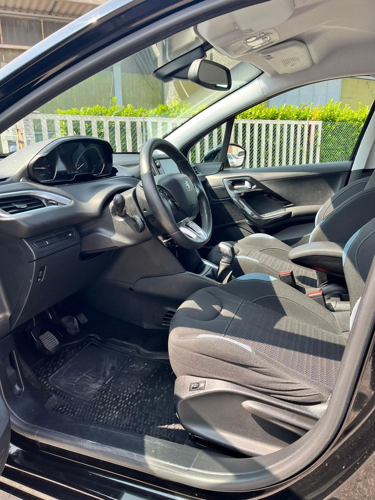 Peugeot 208 1.2 Neopatentati