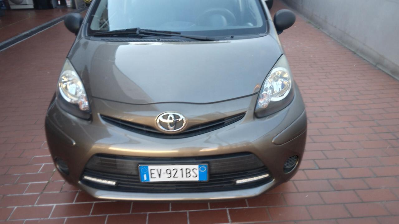 Toyota Aygo 1.0 VVT-i 69 CV 3 porte x-clusiv MMT