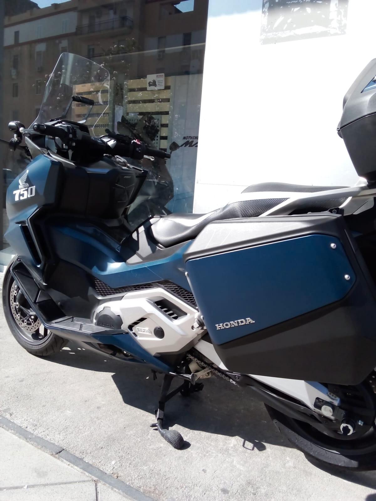 Honda Forza 750
