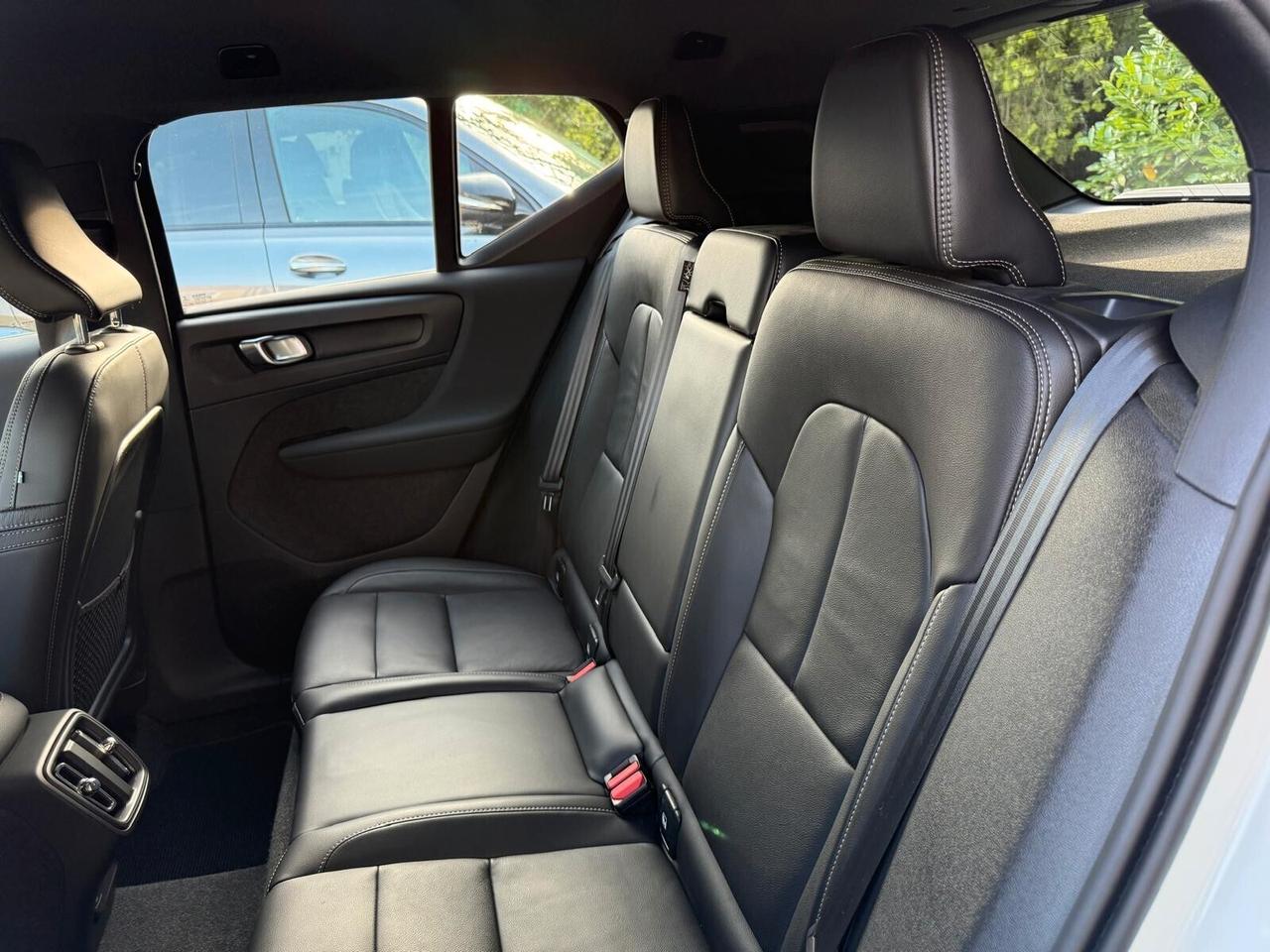 Volvo XC40 B4 AWD HYBRID Geartronic R-Design