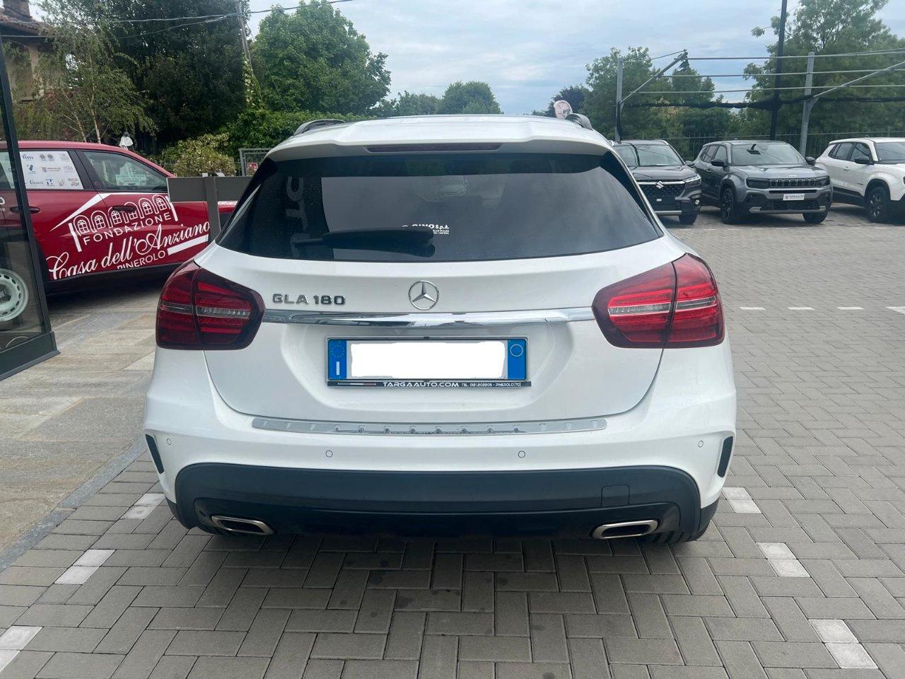 Mercedes GLA 180 Night Edition auto