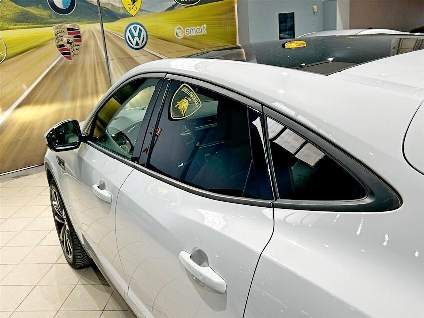 Jaguar E-Pace 2.0D 180 CV AWD aut. R-Dynamic SE