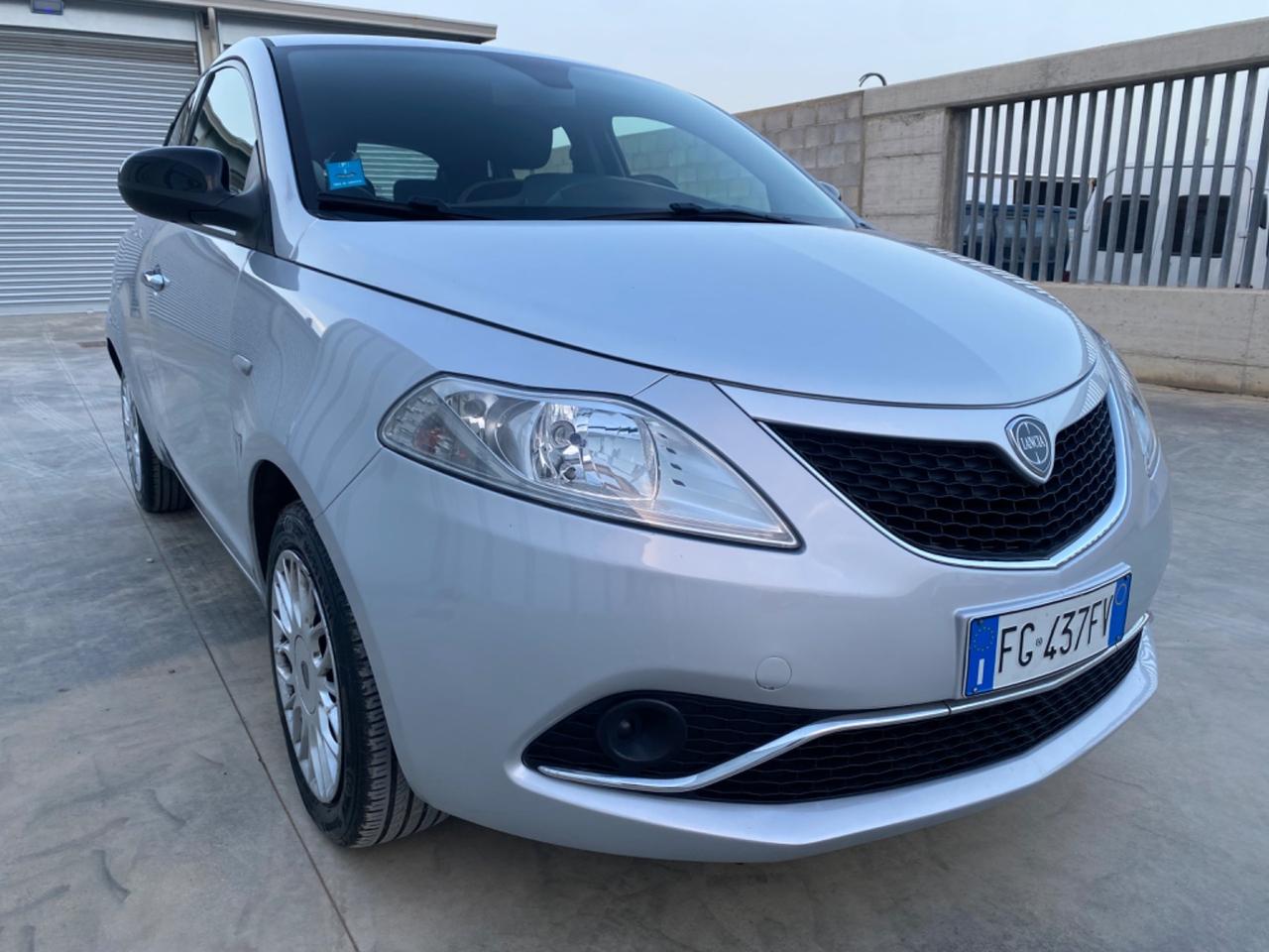 Lancia Ypsilon 1.2 69 CV 5 porte Silver