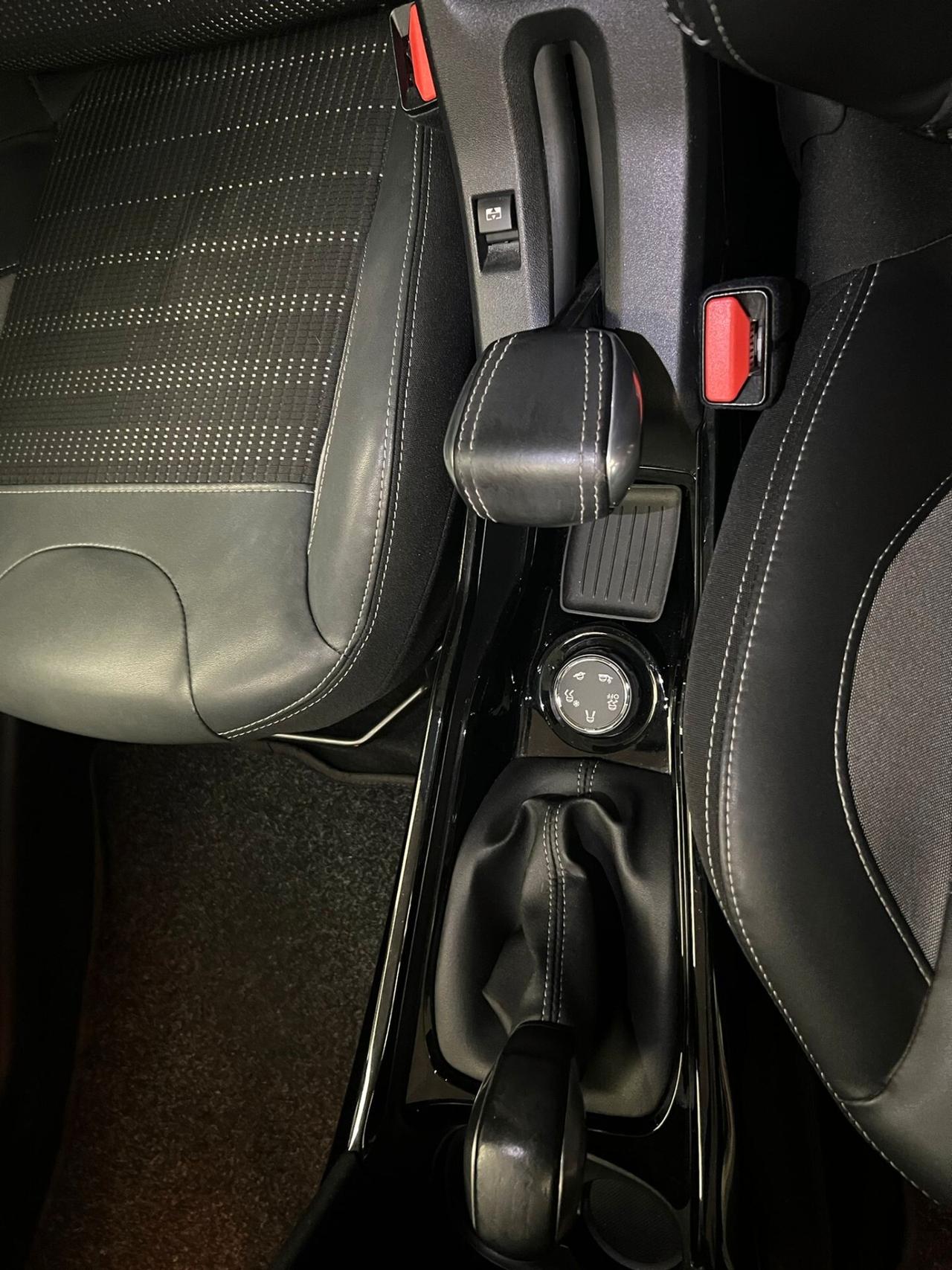 Peugeot 2008 1.6 BlueHDi 100CV - Allure