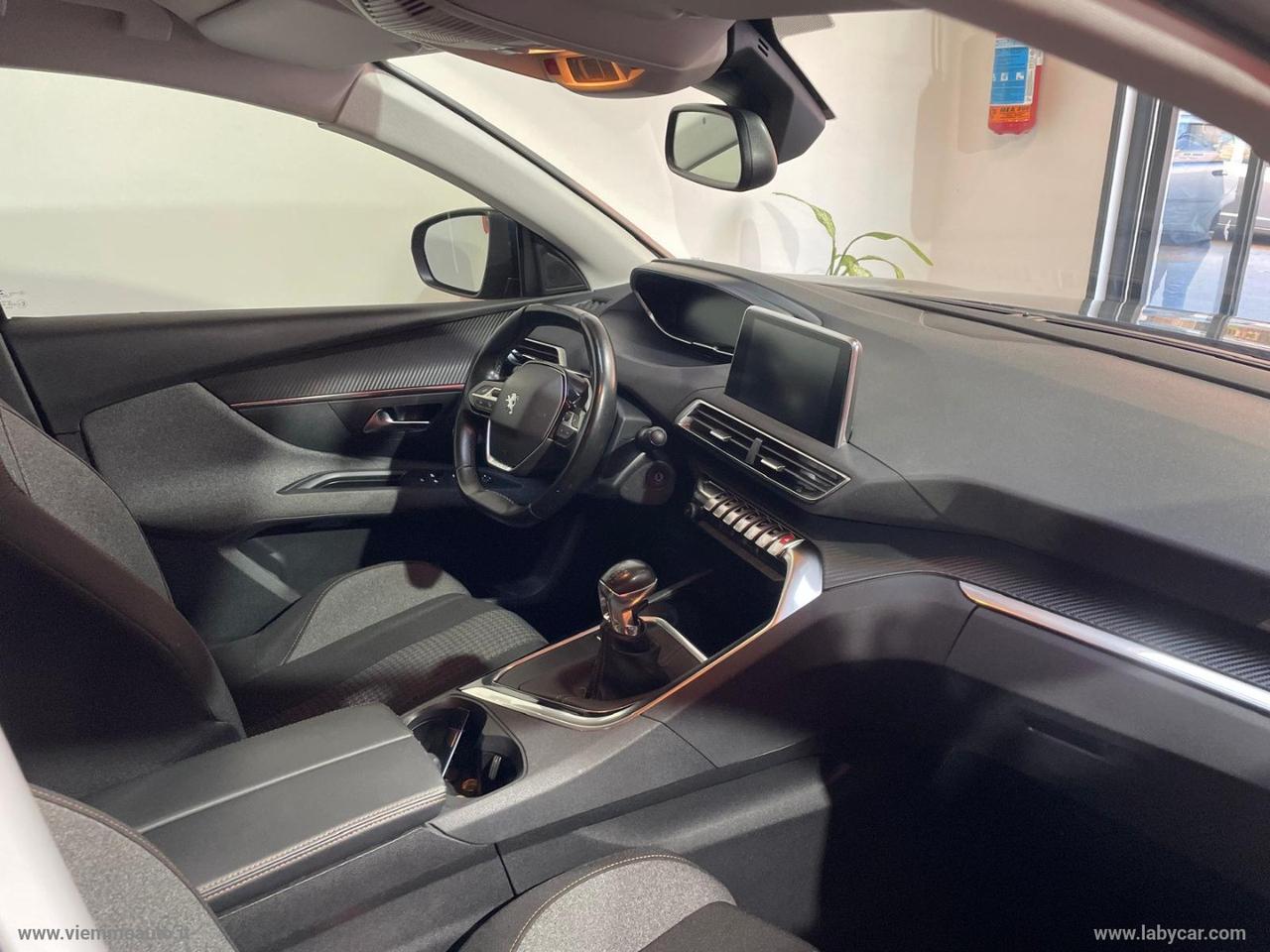 PEUGEOT 5008 BlueHDi 130 S&S Allure