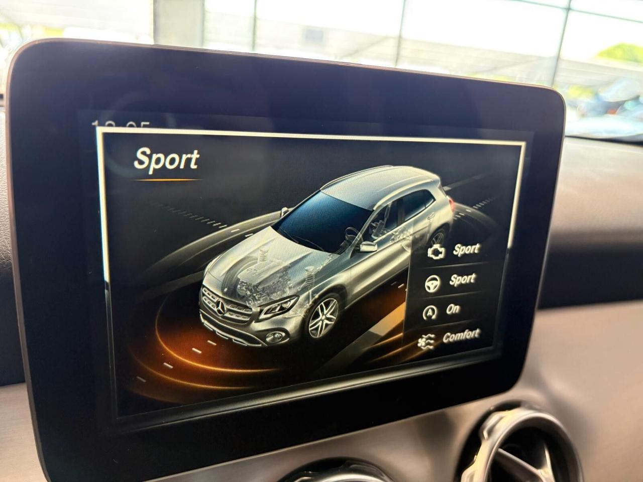 Mercedes-benz GLA 220 d PREMIUM 4Matic Automatic