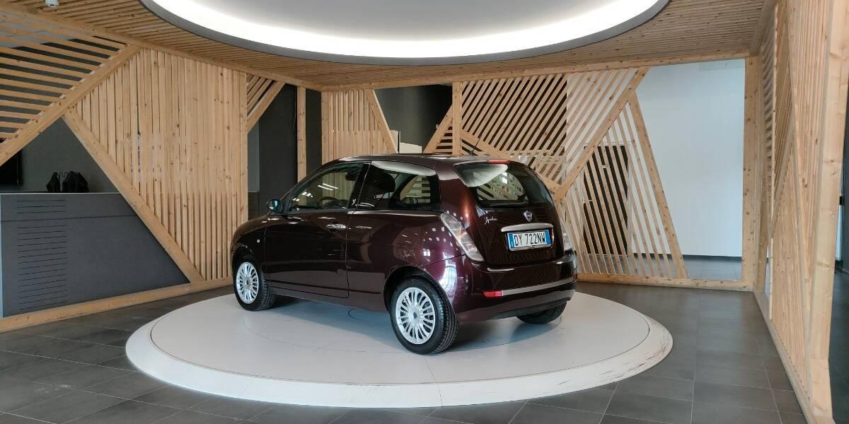 Lancia Ypsilon 1.2 8v New Oro (oro)