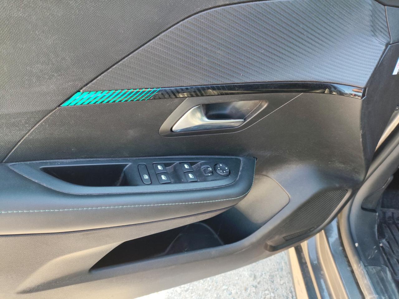 Peugeot 208 PureTech 75 Stop&Start 5 porte Allure – 2022 – 10.100 km . Vendita senza IVA (regime del margine)