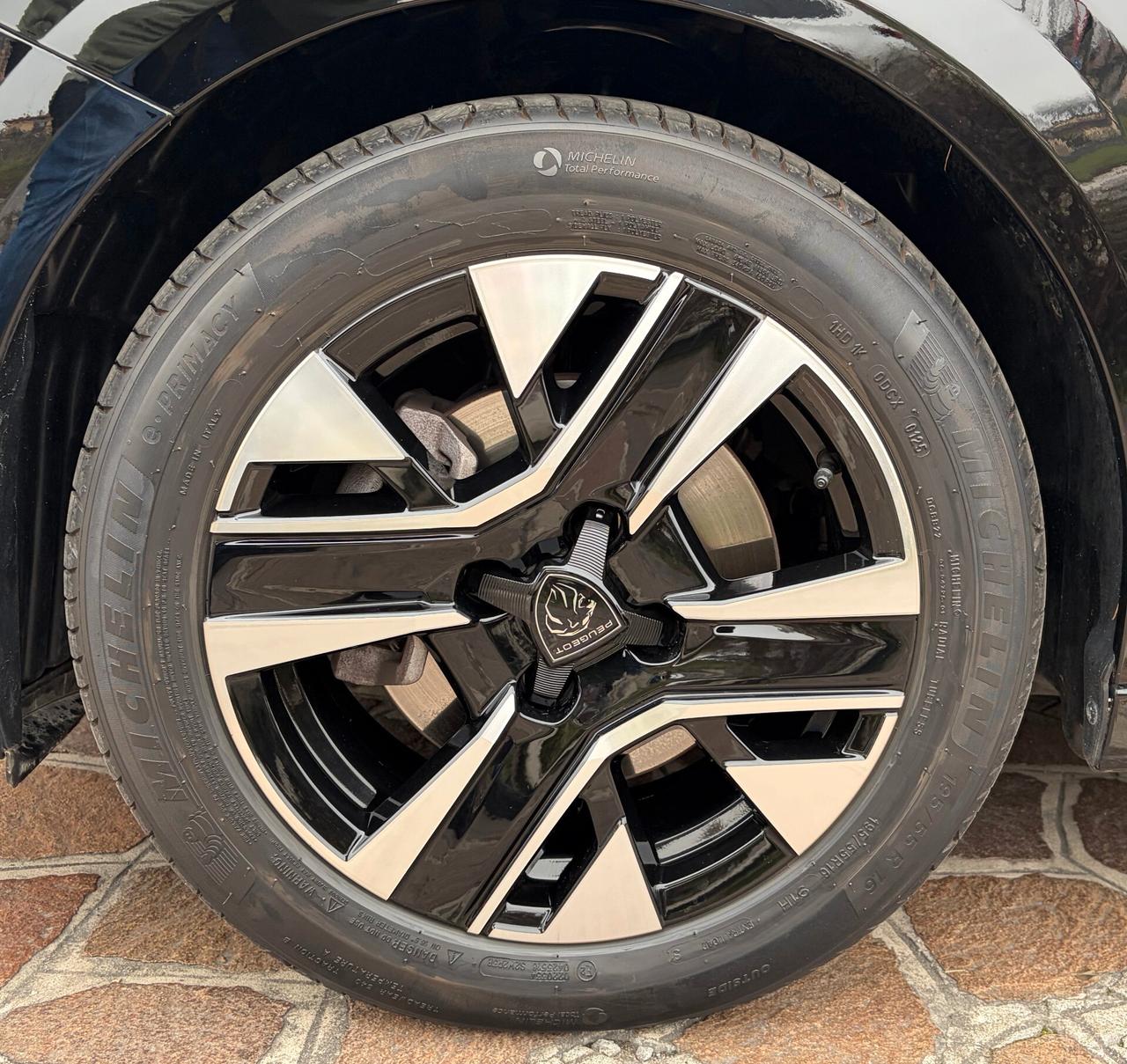 Peugeot 208 PureTech 100 Stop&Start 5 porte Allure