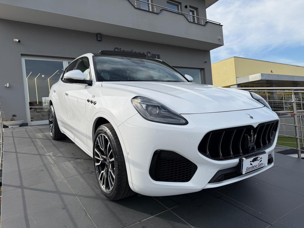 Maserati Grecale MHEV 300 CV AWD GT tetto apribile
