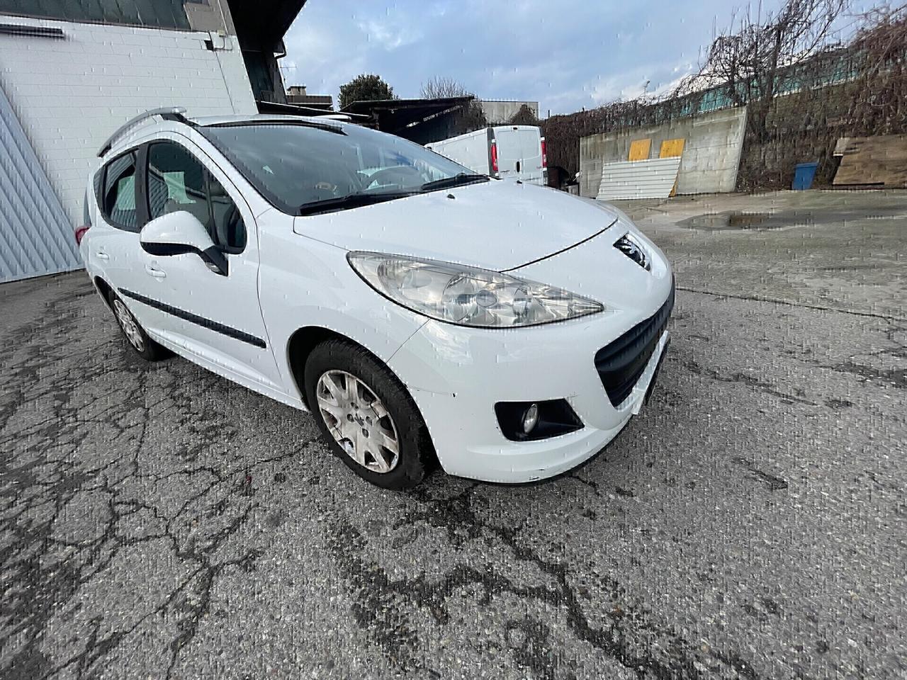 Peugeot 207 1.6 8V HDi 93CV SW Ciel Allure
