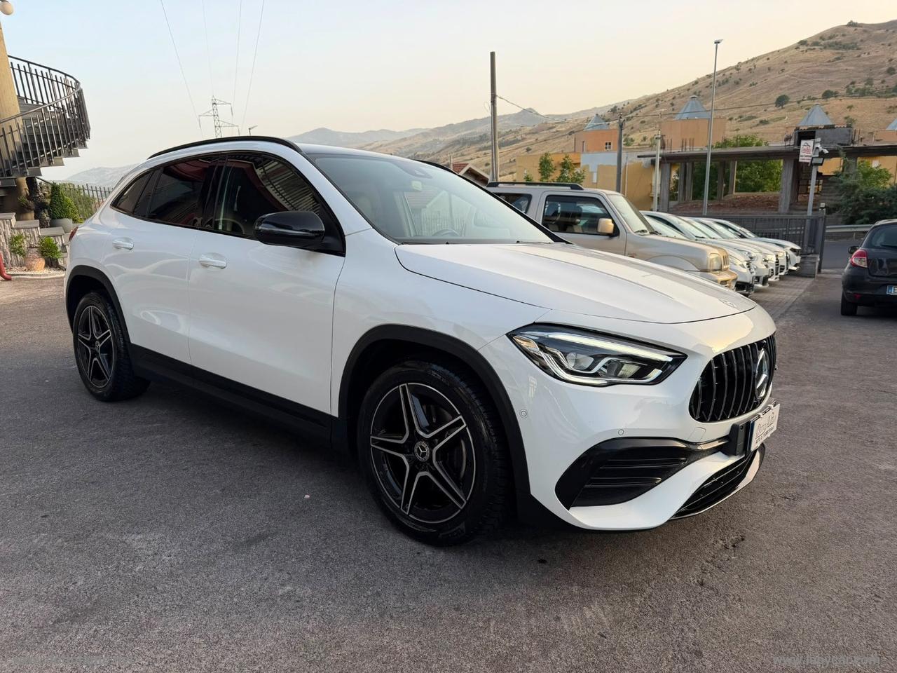MERCEDES-BENZ GLA 200 d Automatic 4Matic Premium