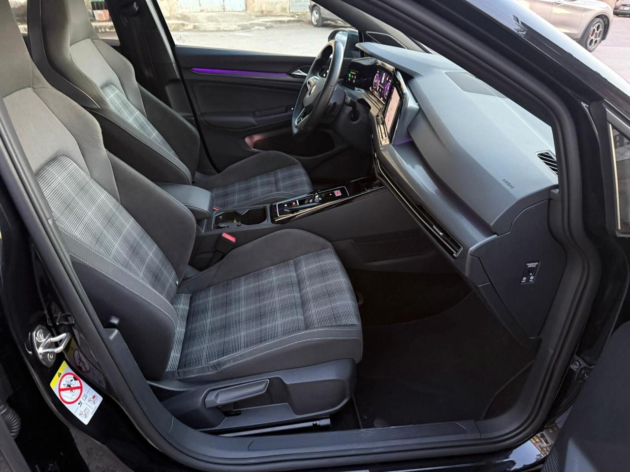 Volkswagen Golf 8 GTD 2.0 TDI 200cv DSG