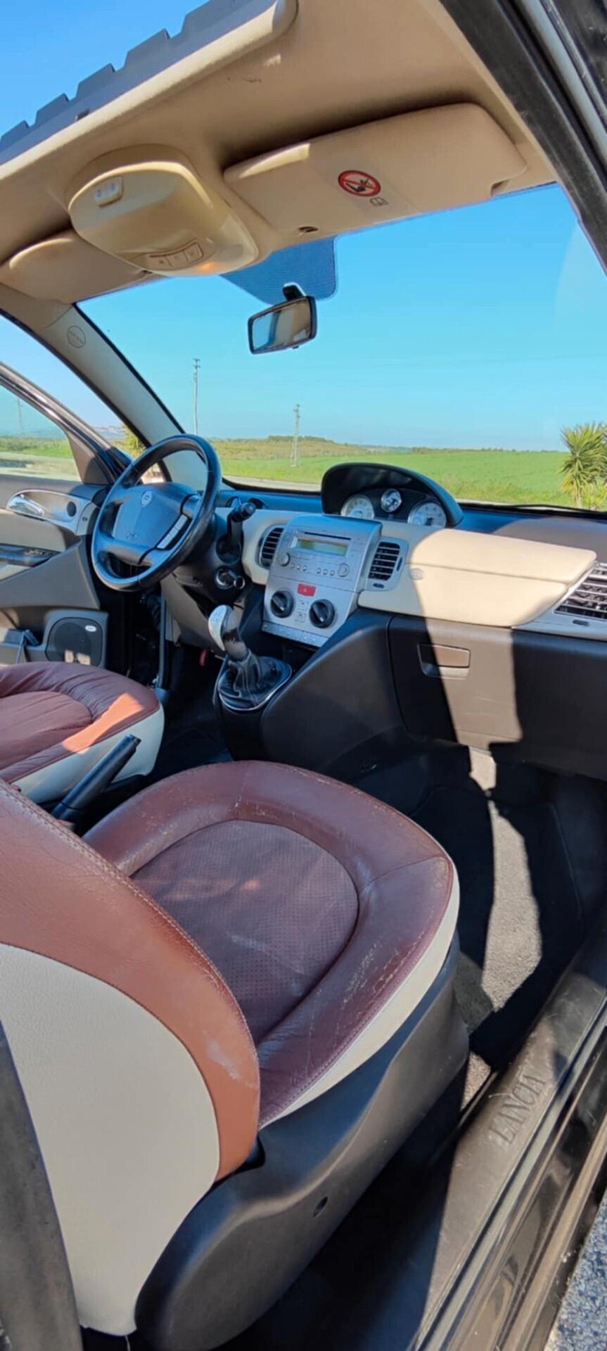 Lancia Ypsilon 1.3 Multijet 16V Momo Design