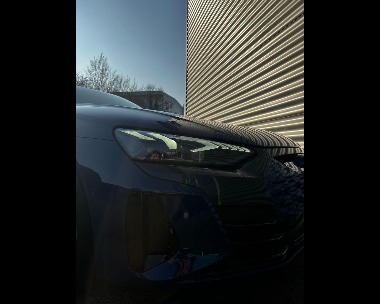 AUDI E - TRON GT QUATTRO