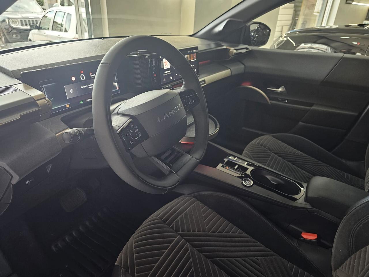 NUOVA LANCIA YPSILON IBRIDA LX 1.2 IBRIDO 81KW (110CV) CAMBIO AUTOMATICO