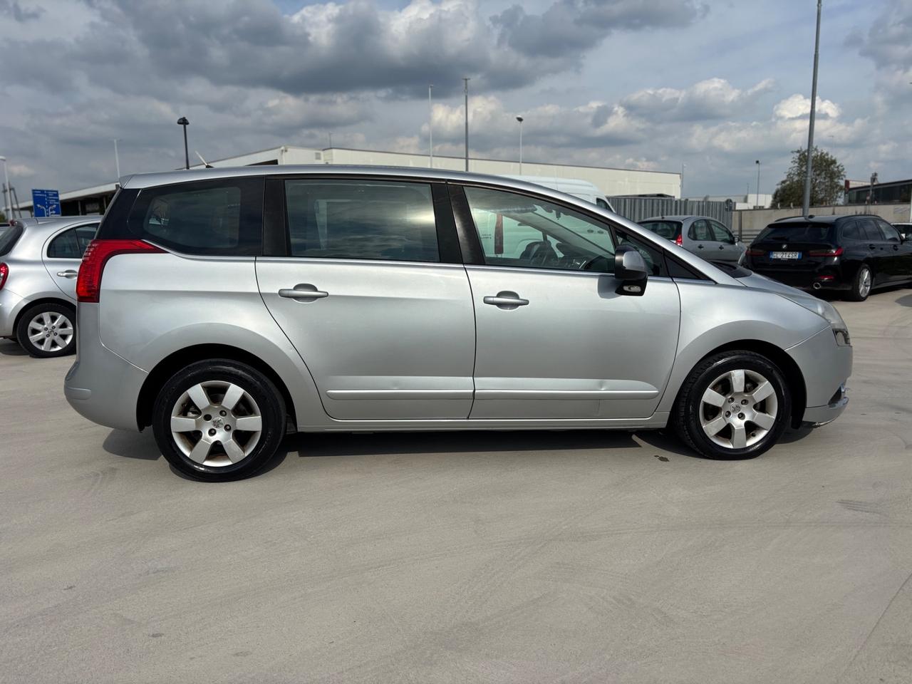 Peugeot 5008 1.6 HDi 112CV Access