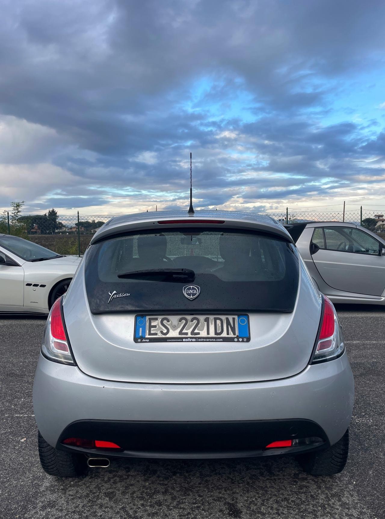 Lancia Ypsilon 1.3 MJT 95 CV 5 porte S&S Gold