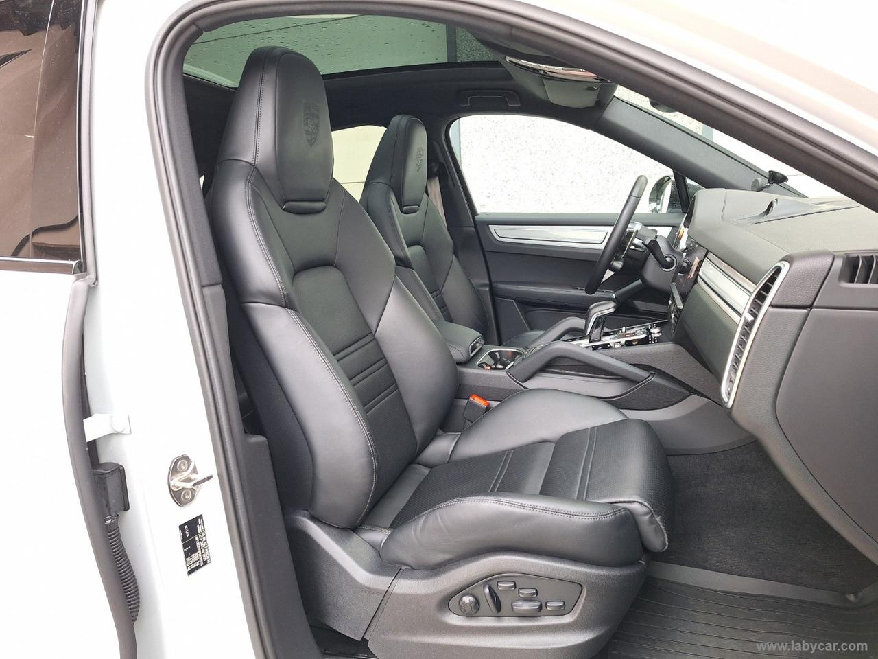 PORSCHE Cayenne Coupé 3.0 V6 E-Hybrid PlatINUM TETTO CARBONIO