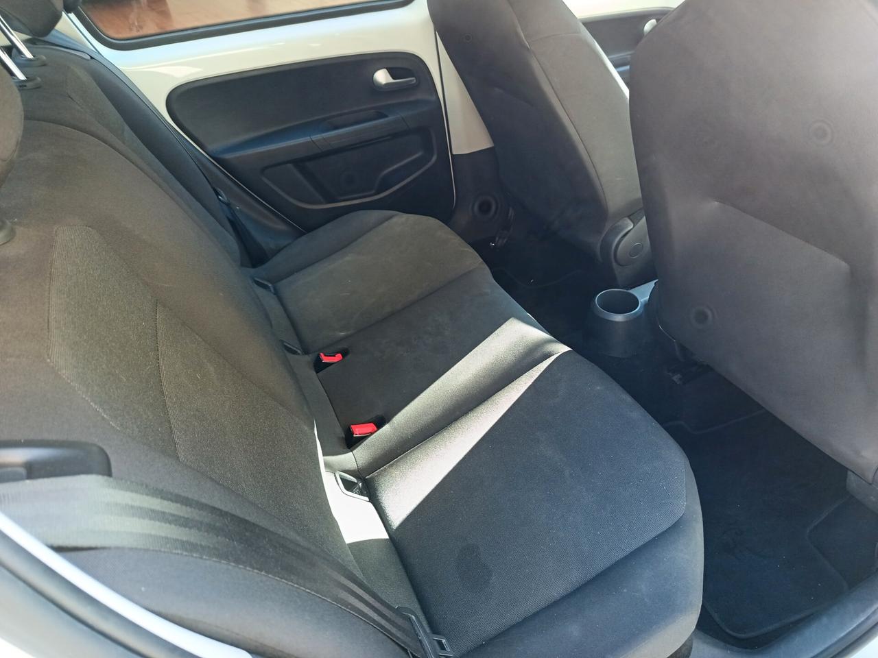 Volkswagen UP! 1.0 5p. move km 42000- ok neopatentati