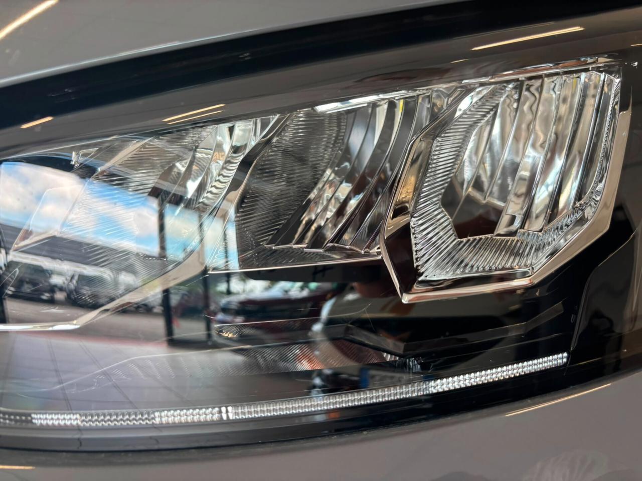 Peugeot 2008 ALLURE motore elettrico 156 CV 54 kWh SPOTICAR
